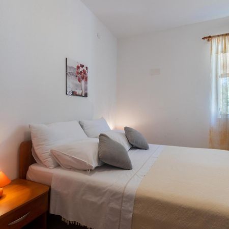 Apartments With A Parking Space Ivan Dolac, Hvar - 15784 Room photo