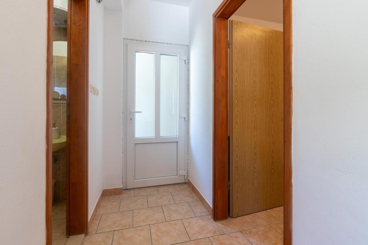 Apartments With A Parking Space Ivan Dolac, Hvar - 15784 Exterior photo