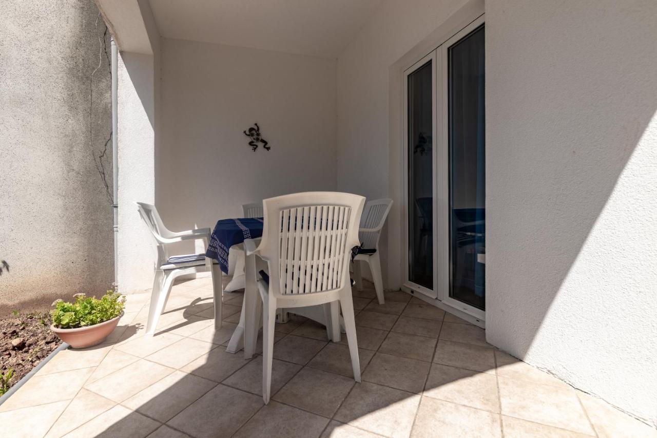Apartments With A Parking Space Ivan Dolac, Hvar - 15784 Exterior photo